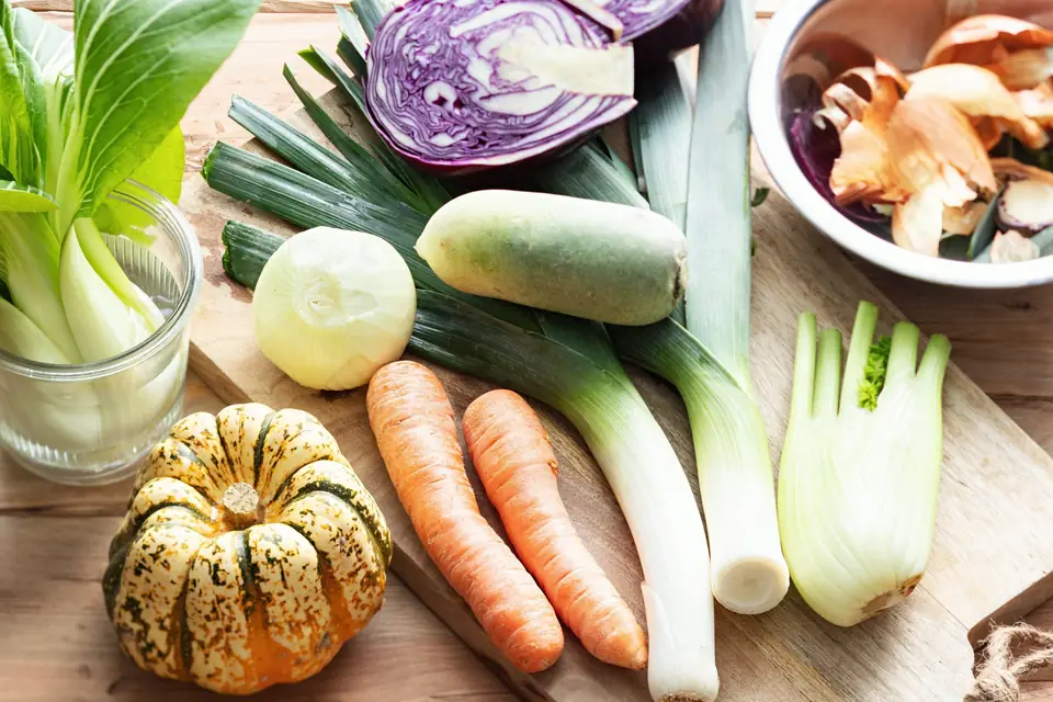 Planche de légumes d'hiver préparés pour un atelier de cuisine